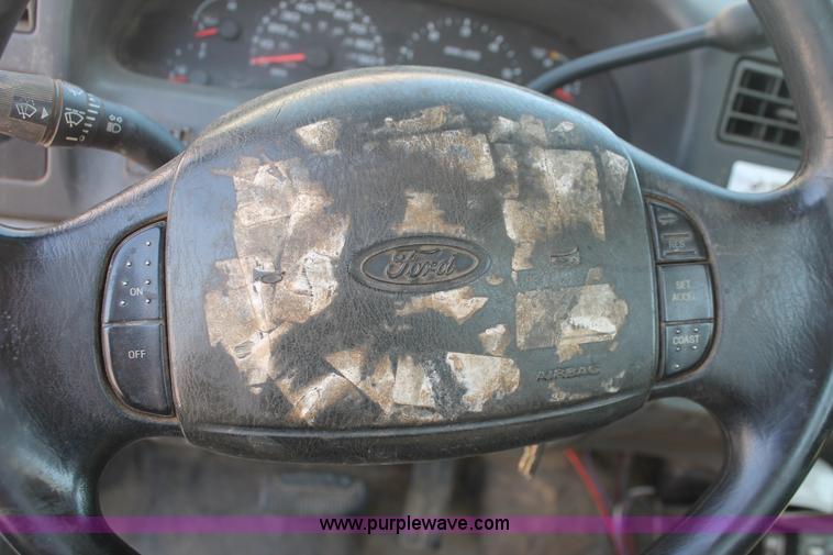 image for item I7996 2002 Ford F350  XL Super Duty utility truck