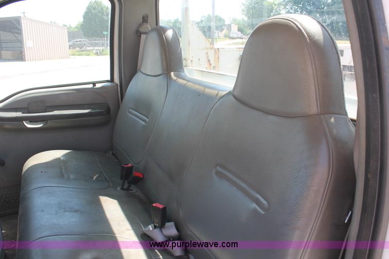 image for item I7996 2002 Ford F350  XL Super Duty utility truck