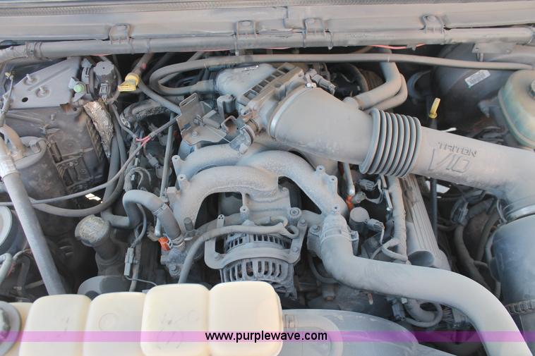 image for item I7996 2002 Ford F350  XL Super Duty utility truck