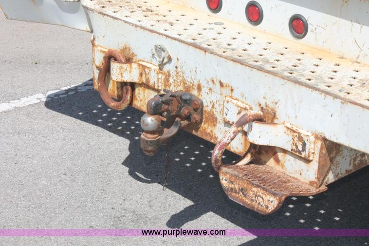 image for item I7996 2002 Ford F350  XL Super Duty utility truck