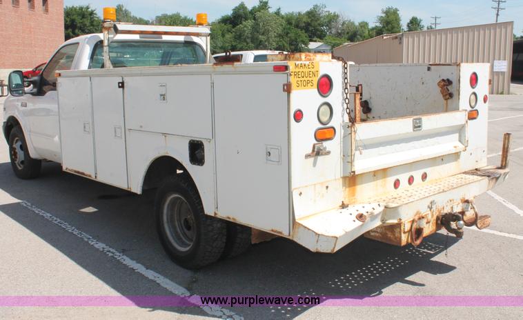 image for item I7996 2002 Ford F350  XL Super Duty utility truck
