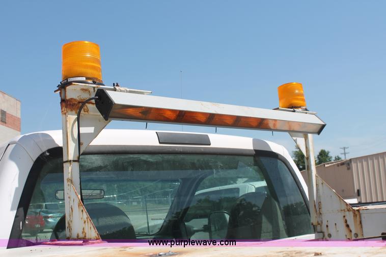 image for item I7996 2002 Ford F350  XL Super Duty utility truck