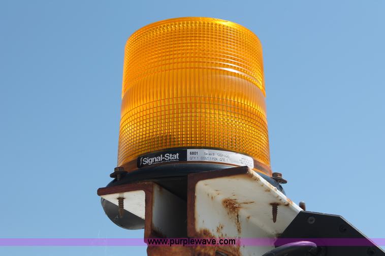 image for item I7996 2002 Ford F350  XL Super Duty utility truck