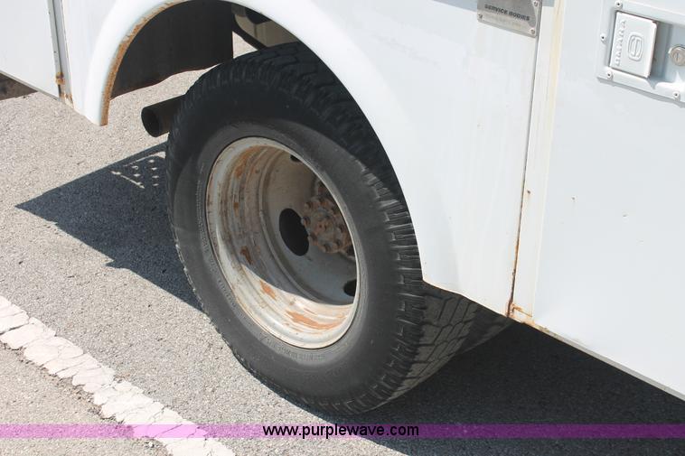 image for item I7996 2002 Ford F350  XL Super Duty utility truck