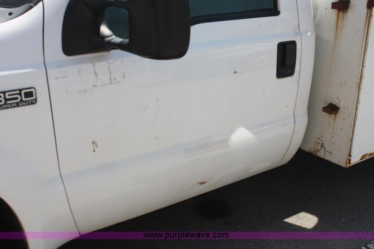 image for item I7996 2002 Ford F350  XL Super Duty utility truck