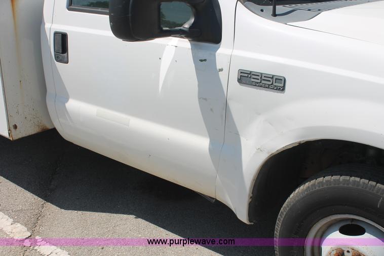 image for item I7996 2002 Ford F350  XL Super Duty utility truck