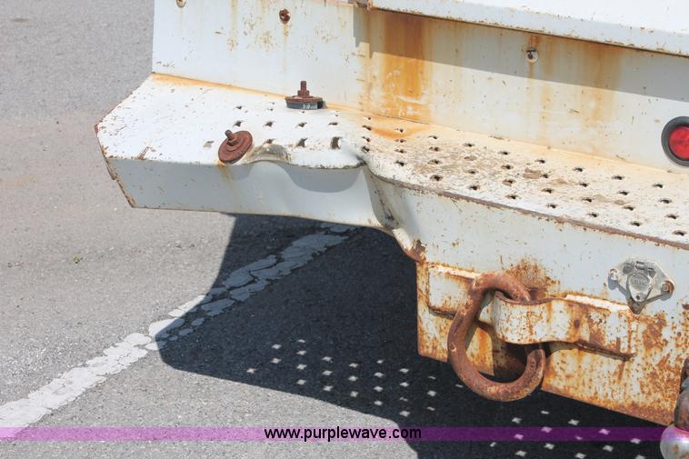 image for item I7996 2002 Ford F350  XL Super Duty utility truck