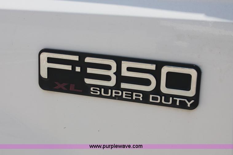 image for item I7996 2002 Ford F350  XL Super Duty utility truck