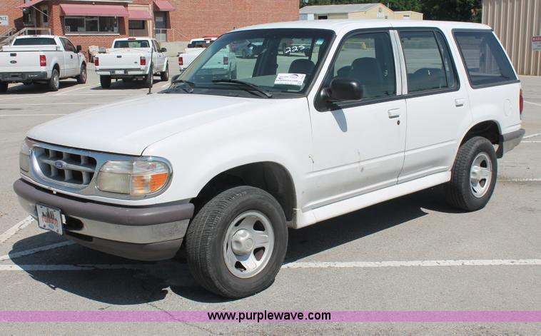 image for item I7997 1997 Ford Explorer SUV