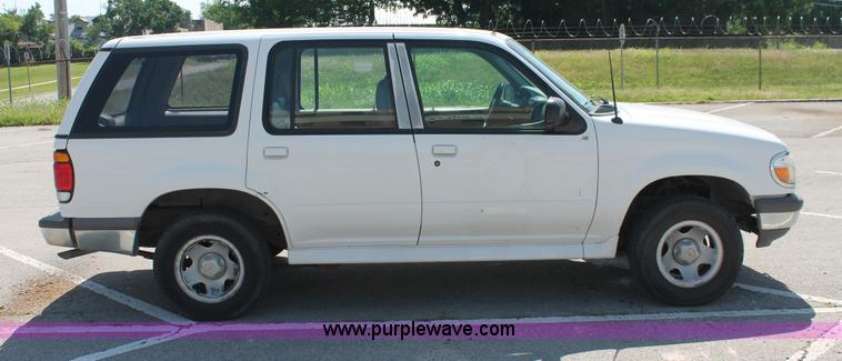 image for item I7997 1997 Ford Explorer SUV