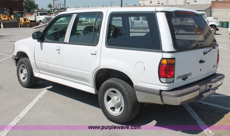 image for item I7997 1997 Ford Explorer SUV