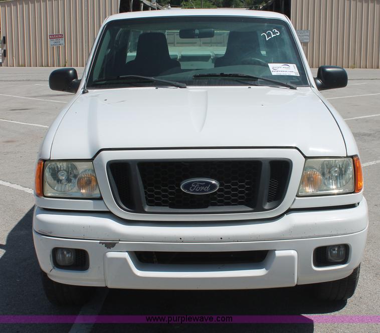 image for item I7999 2004 Ford Ranger XL SuperCab pickup truck