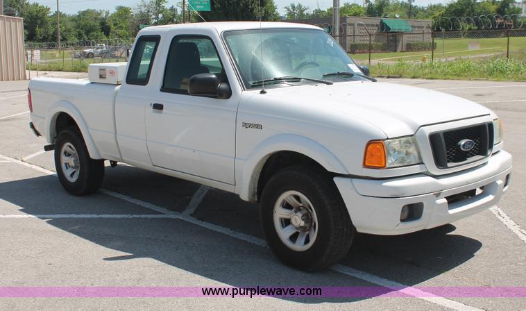 image for item I7999 2004 Ford Ranger XL SuperCab pickup truck