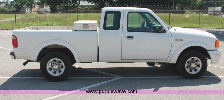 image for item I7999 2004 Ford Ranger XL SuperCab pickup truck