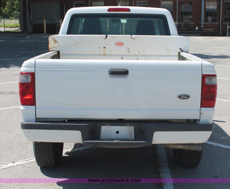 image for item I7999 2004 Ford Ranger XL SuperCab pickup truck
