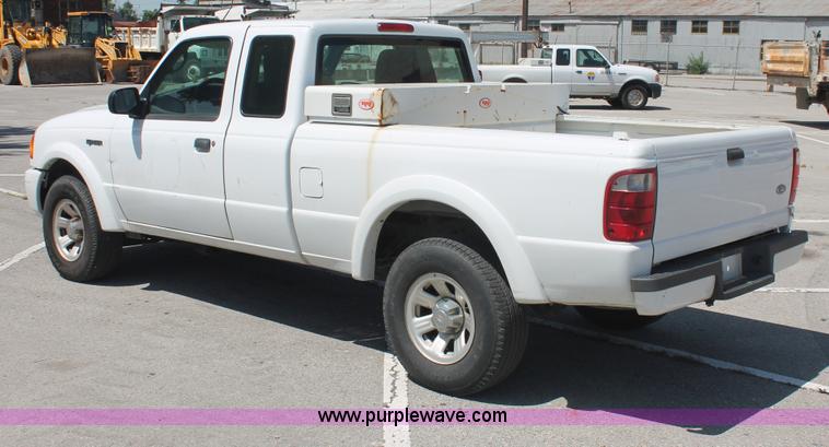 image for item I7999 2004 Ford Ranger XL SuperCab pickup truck