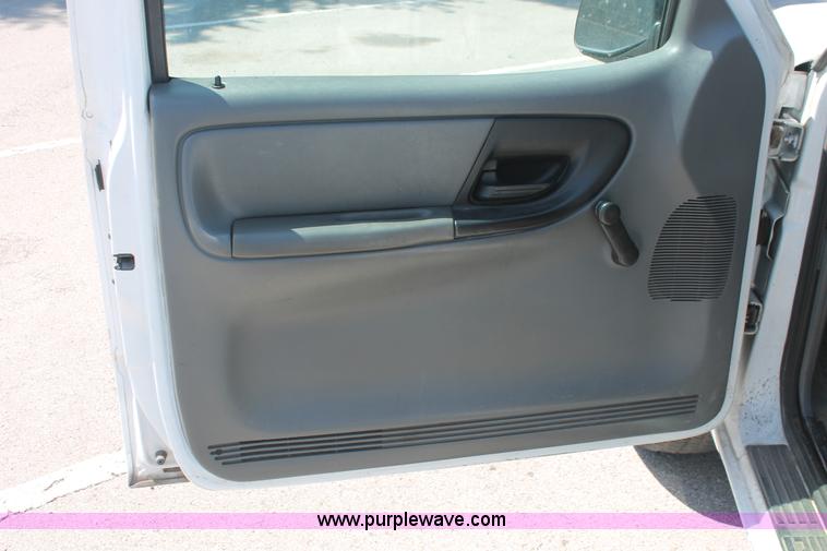 image for item I7999 2004 Ford Ranger XL SuperCab pickup truck