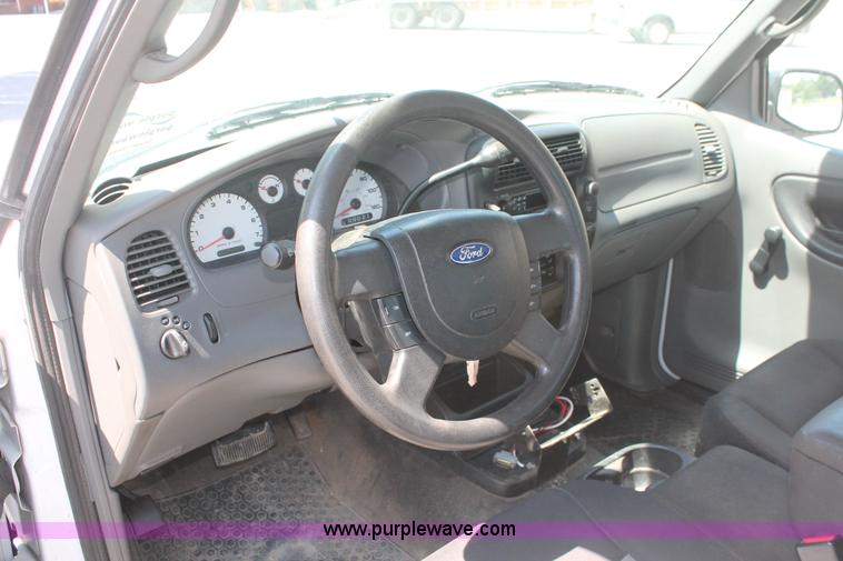 image for item I7999 2004 Ford Ranger XL SuperCab pickup truck