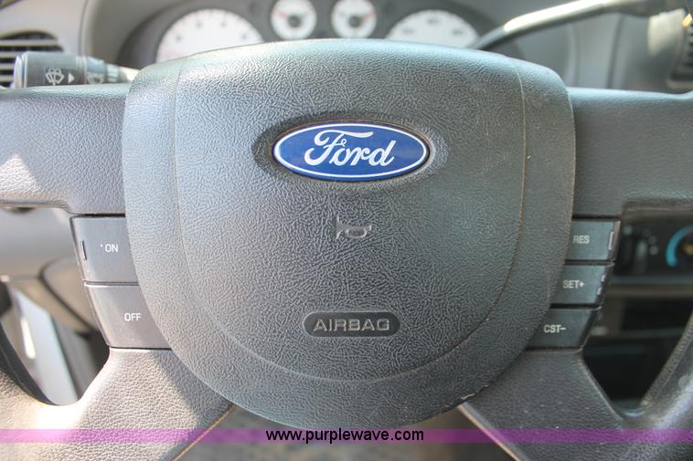 image for item I7999 2004 Ford Ranger XL SuperCab pickup truck