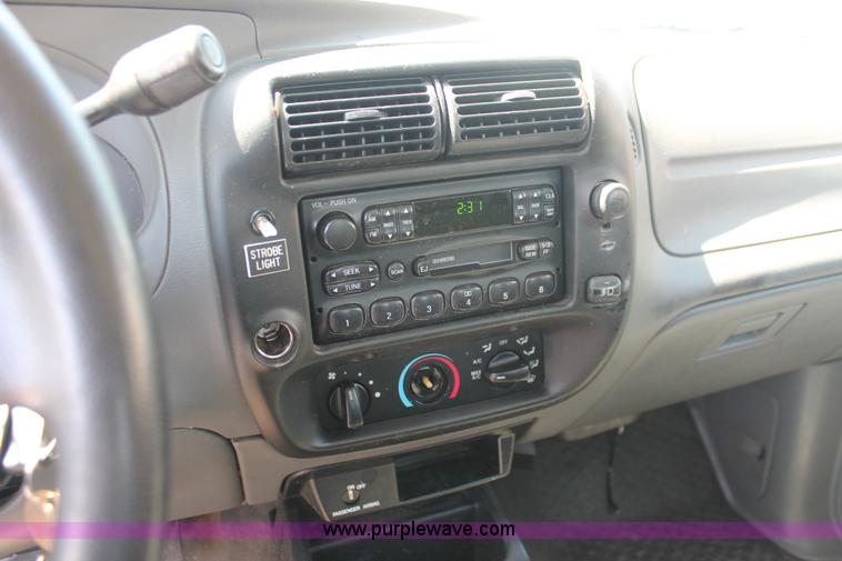 image for item I7999 2004 Ford Ranger XL SuperCab pickup truck