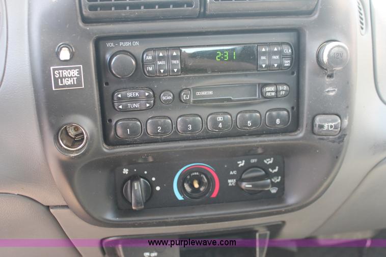 image for item I7999 2004 Ford Ranger XL SuperCab pickup truck