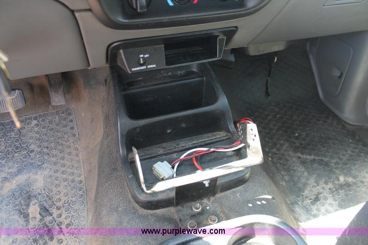 image for item I7999 2004 Ford Ranger XL SuperCab pickup truck