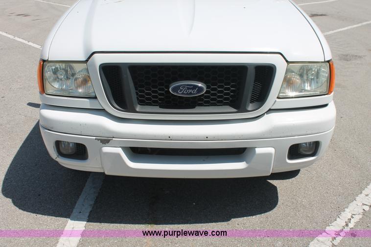 image for item I7999 2004 Ford Ranger XL SuperCab pickup truck