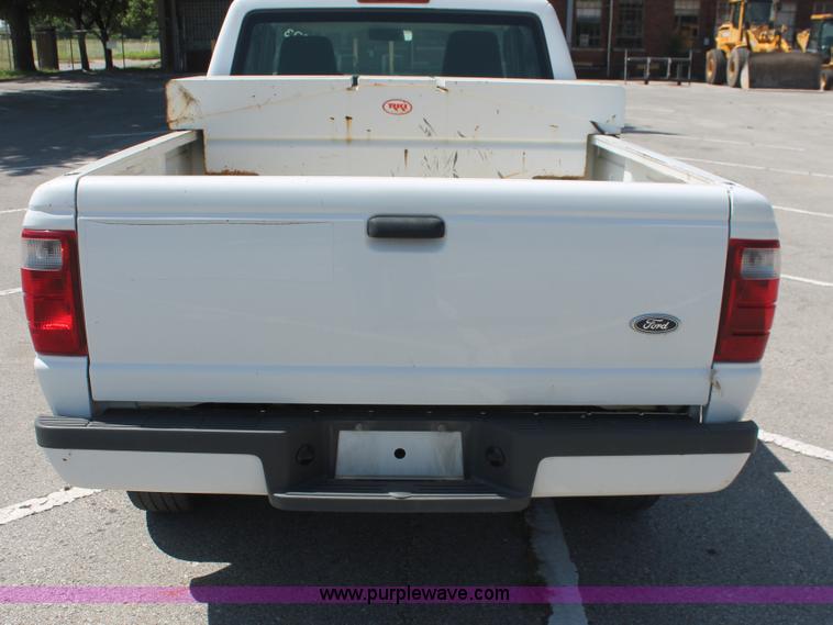 image for item I7999 2004 Ford Ranger XL SuperCab pickup truck