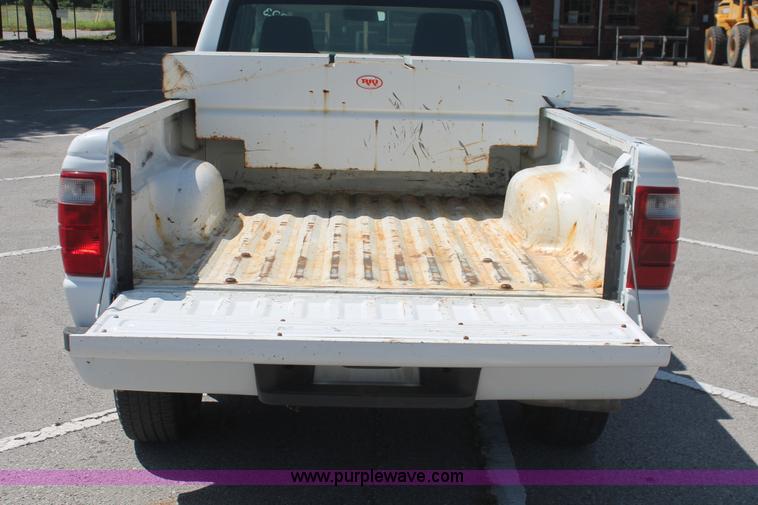 image for item I7999 2004 Ford Ranger XL SuperCab pickup truck