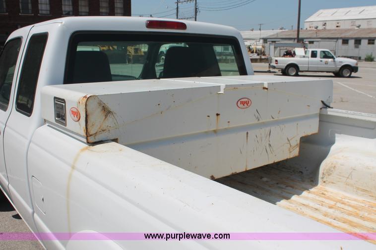 image for item I7999 2004 Ford Ranger XL SuperCab pickup truck