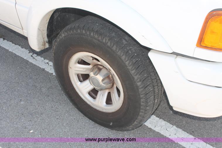 image for item I7999 2004 Ford Ranger XL SuperCab pickup truck