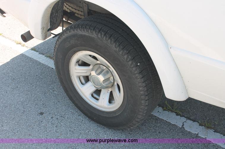 image for item I7999 2004 Ford Ranger XL SuperCab pickup truck