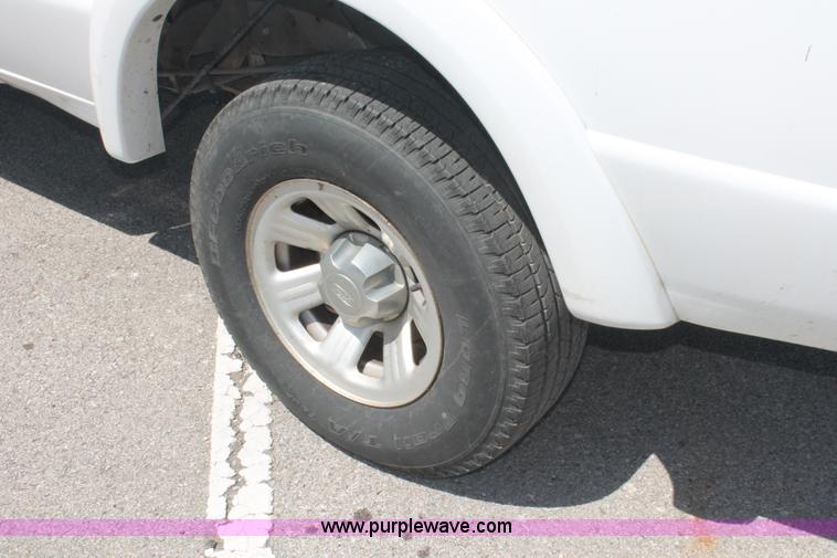 image for item I7999 2004 Ford Ranger XL SuperCab pickup truck