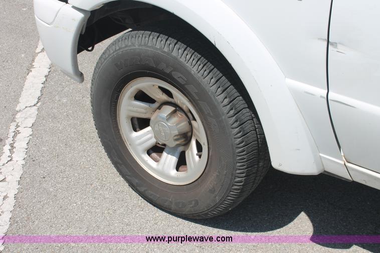 image for item I7999 2004 Ford Ranger XL SuperCab pickup truck