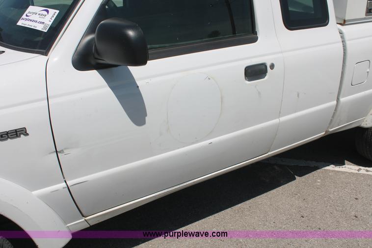 image for item I7999 2004 Ford Ranger XL SuperCab pickup truck