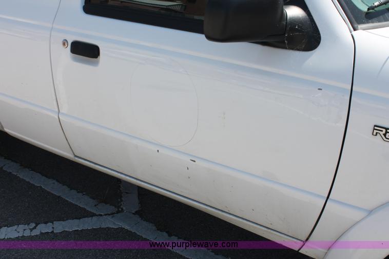 image for item I7999 2004 Ford Ranger XL SuperCab pickup truck