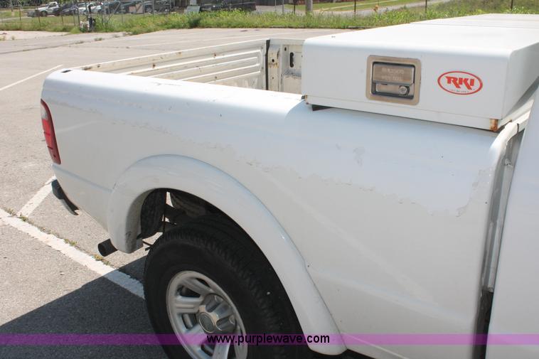 image for item I7999 2004 Ford Ranger XL SuperCab pickup truck