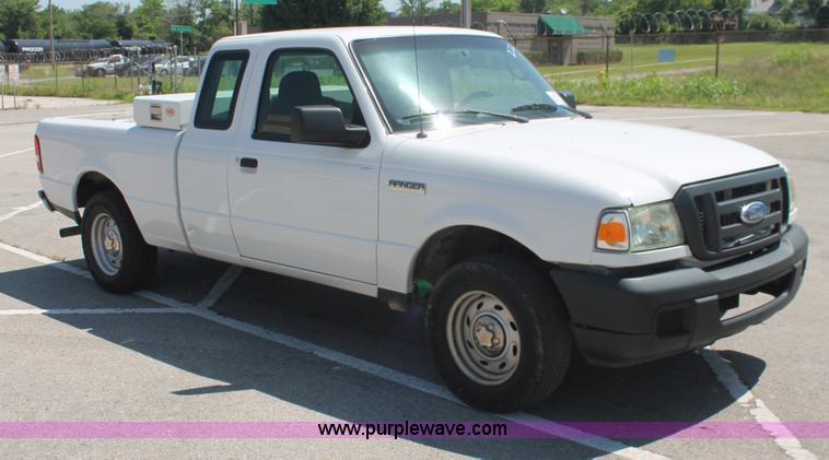 image for item I8000 2006 Ford Ranger XL SuperCab pickup truck