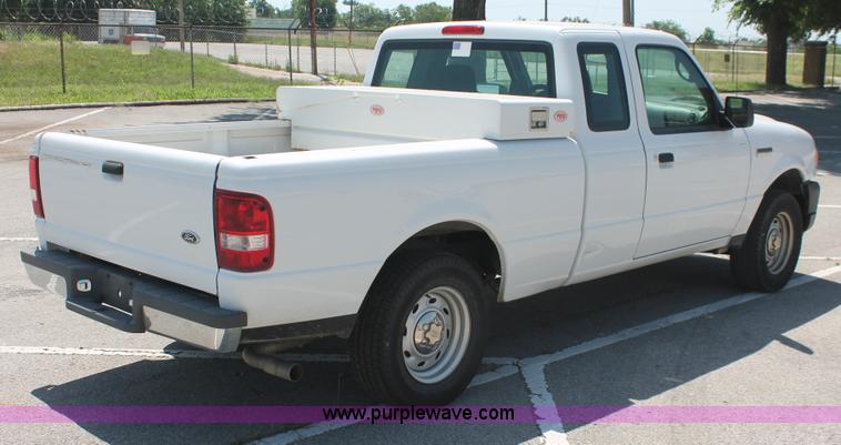 image for item I8000 2006 Ford Ranger XL SuperCab pickup truck