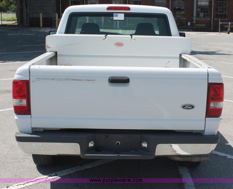 image for item I8000 2006 Ford Ranger XL SuperCab pickup truck