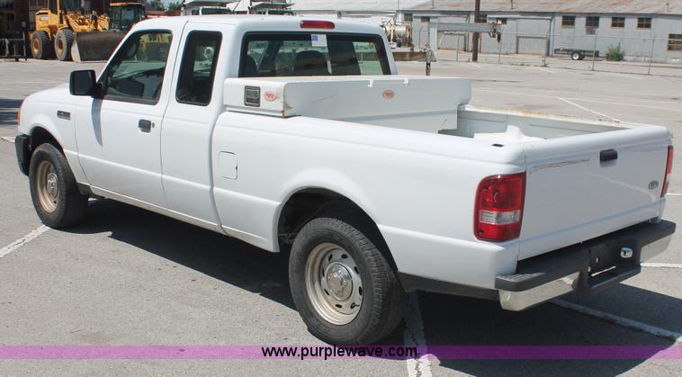 image for item I8000 2006 Ford Ranger XL SuperCab pickup truck