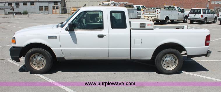 image for item I8000 2006 Ford Ranger XL SuperCab pickup truck
