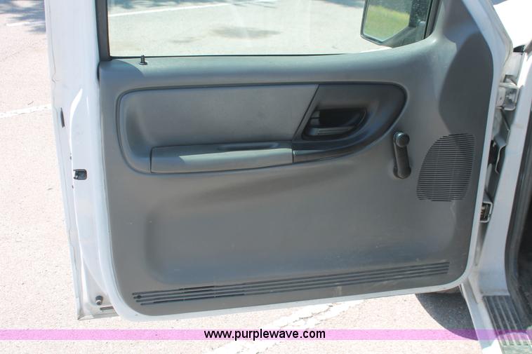 image for item I8000 2006 Ford Ranger XL SuperCab pickup truck