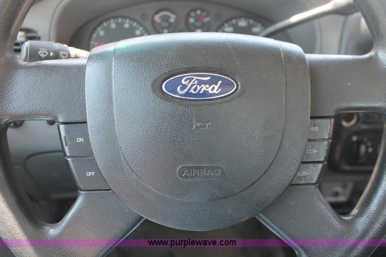 image for item I8000 2006 Ford Ranger XL SuperCab pickup truck