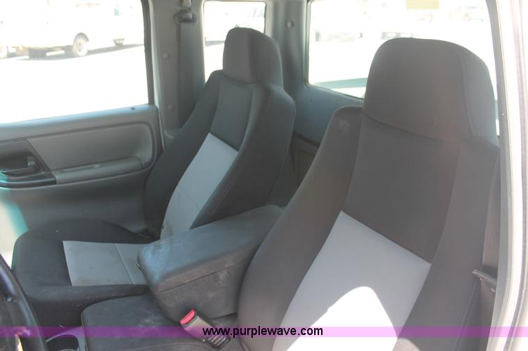 image for item I8000 2006 Ford Ranger XL SuperCab pickup truck