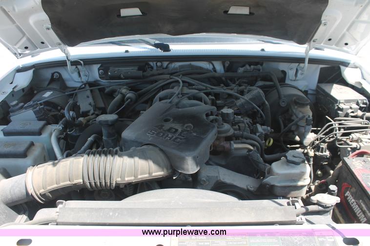 image for item I8000 2006 Ford Ranger XL SuperCab pickup truck