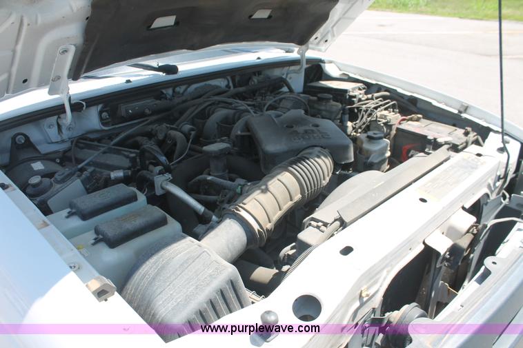 image for item I8000 2006 Ford Ranger XL SuperCab pickup truck