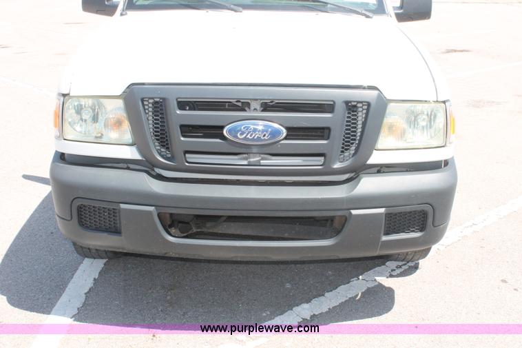 image for item I8000 2006 Ford Ranger XL SuperCab pickup truck