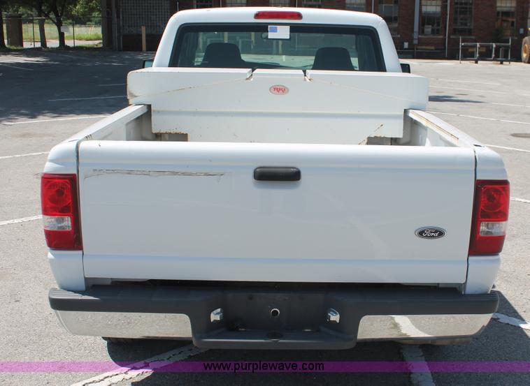 image for item I8000 2006 Ford Ranger XL SuperCab pickup truck