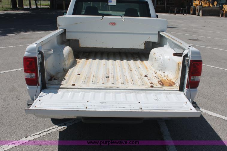 image for item I8000 2006 Ford Ranger XL SuperCab pickup truck